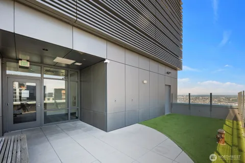 $1,390,000 | 2510 6th Avenue, Unit 2502, Seattle, WA 98121