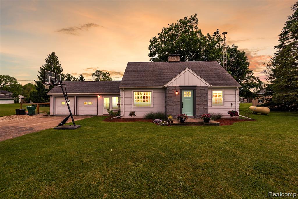 10018 Lehring Road Byron, MI 48418 - Photo 1 of 39