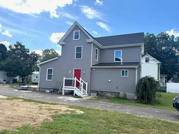 a view of a house with a yard and plants
