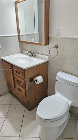 $250,000 | 13715 Kendale Lakes Circle, Unit A201, Miami, FL 33183