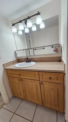 $250,000 | 13715 Kendale Lakes Circle, Unit A201, Miami, FL 33183