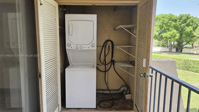 $250,000 | 13715 Kendale Lakes Circle, Unit A201, Miami, FL 33183