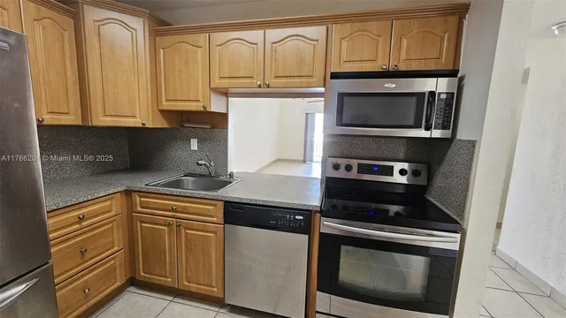 $250,000 | 13715 Kendale Lakes Circle, Unit A201, Miami, FL 33183