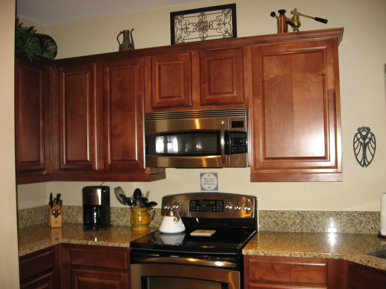 3935 East Rough Rider Road, Unit 1030 Phoenix, AZ 85050 - Photo 3 of 5 Kitchen