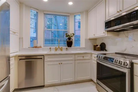 $425,000 | 4424 Holland Avenue, Unit 304, Dallas, TX 75219