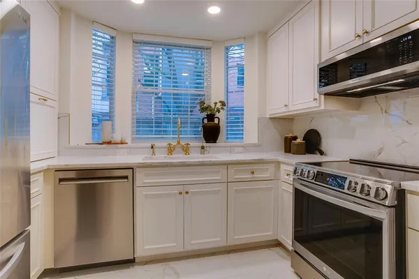 $425,000 | 4424 Holland Avenue, Unit 304, Dallas, TX 75219