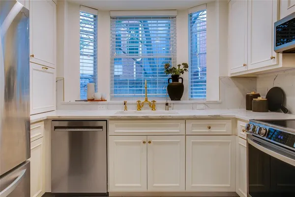 $425,000 | 4424 Holland Avenue, Unit 304, Dallas, TX 75219