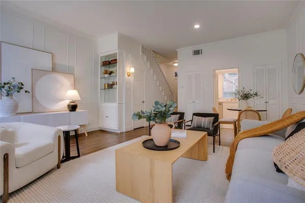 $425,000 | 4424 Holland Avenue, Unit 304, Dallas, TX 75219