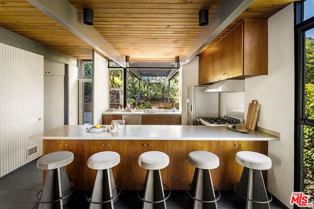 $2,580,000 | 1986 Lucile Avenue, Los Angeles, CA 90039