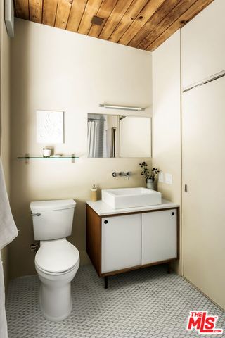 $2,580,000 | 1986 Lucile Avenue, Los Angeles, CA 90039