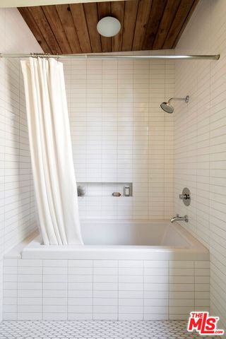 $2,580,000 | 1986 Lucile Avenue, Los Angeles, CA 90039