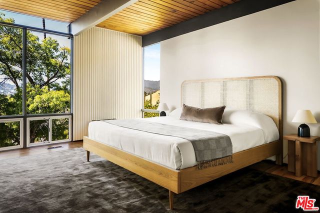 $2,580,000 | 1986 Lucile Avenue, Los Angeles, CA 90039