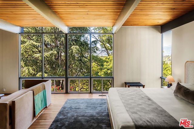 $2,580,000 | 1986 Lucile Avenue, Los Angeles, CA 90039