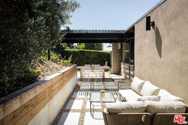 $2,580,000 | 1986 Lucile Avenue, Los Angeles, CA 90039