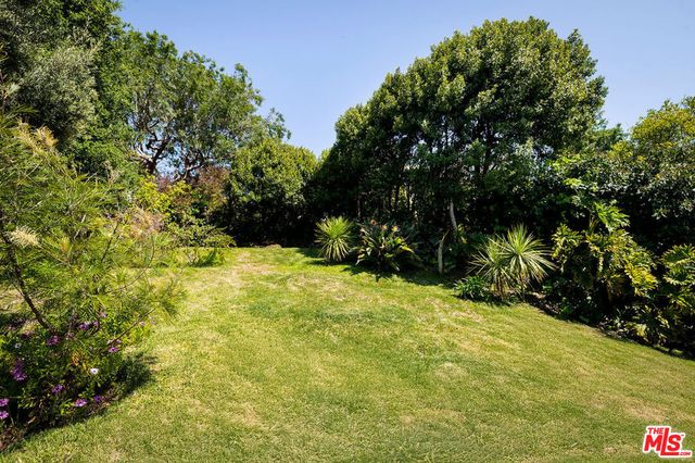 $2,580,000 | 1986 Lucile Avenue, Los Angeles, CA 90039