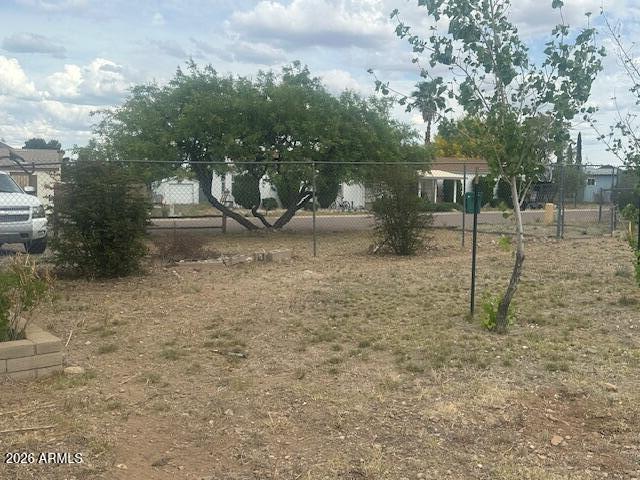 7258 South Lariat Road Hereford, AZ 85615 - Photo 36 of 37 a backyard of a house with lots of green space