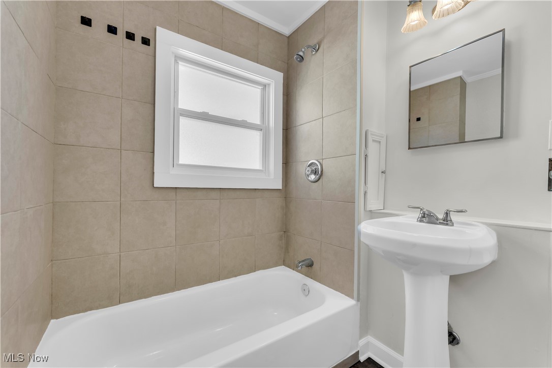 945 Nela View Road Cleveland Heights, OH 44112 - Photo 22 of 27 Bathroom with crown molding and shower / washtub combination