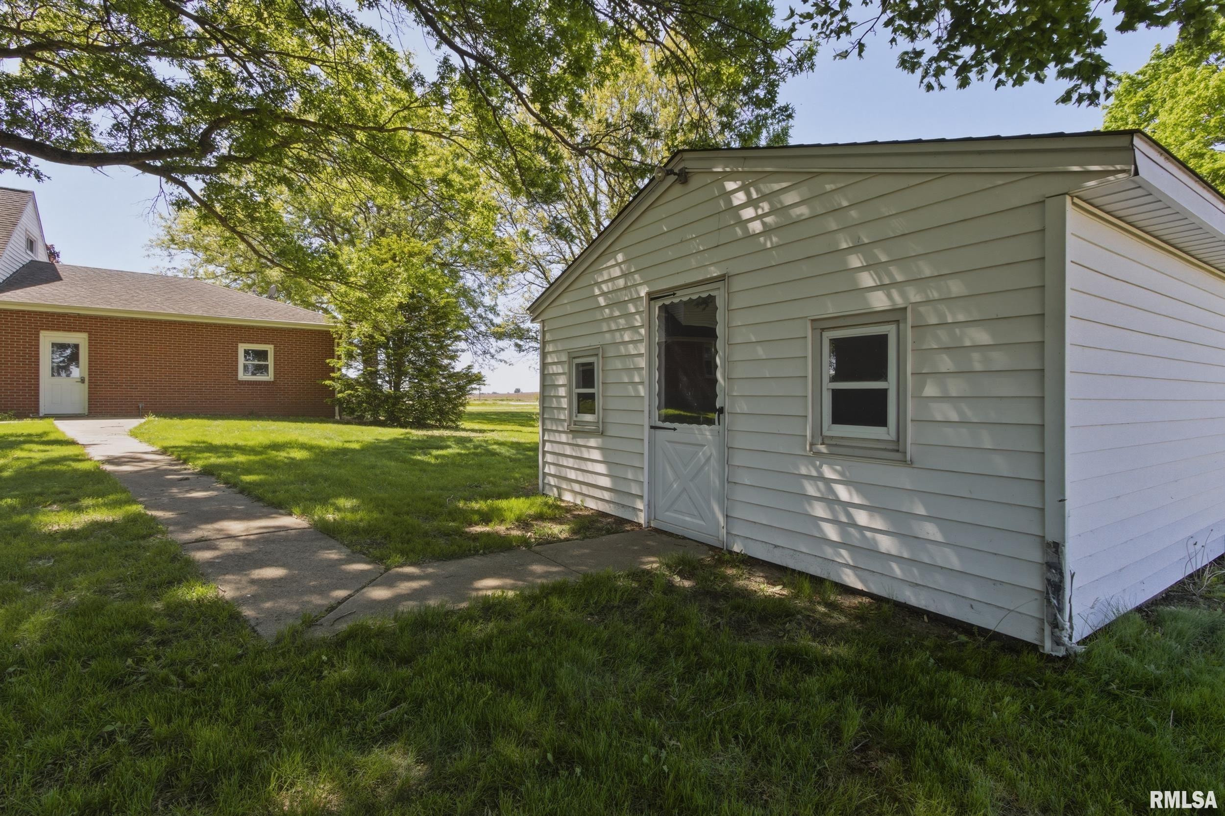 15465 Highway 67 Macomb, IL 61455 - Photo 32 of 40