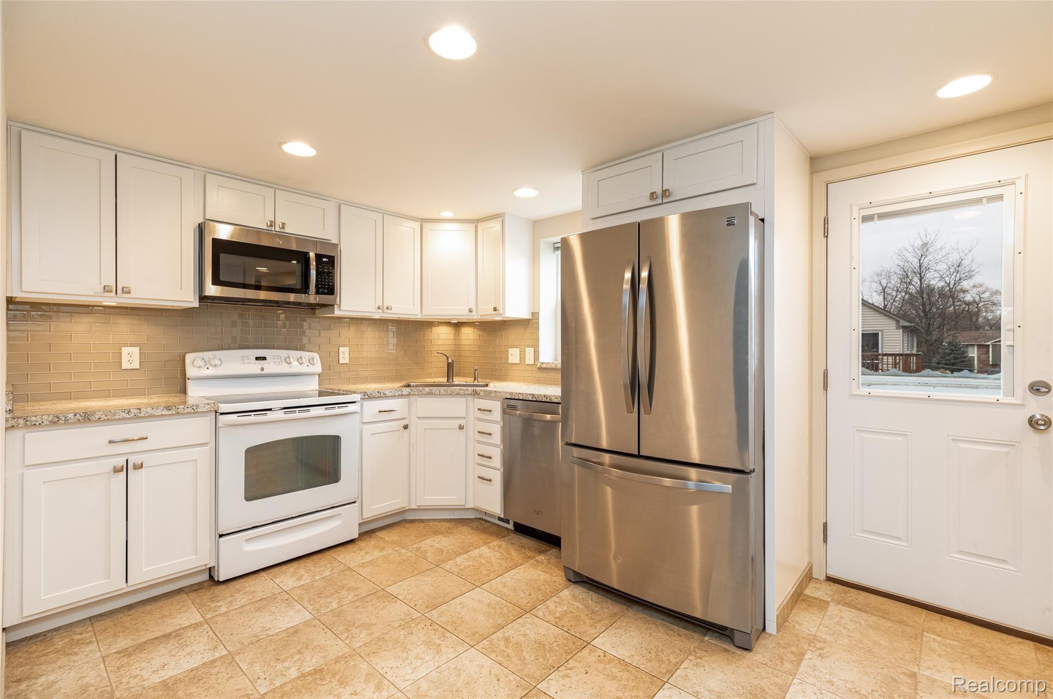 3613 Cone Avenue Rochester, MI 48309 - Photo 10 of 26 13.Kitchen
