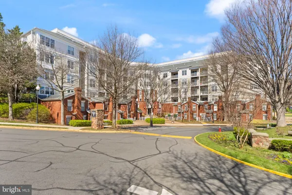 $435,000 | 1625 International Drive, Unit 203, McLean, VA 22102