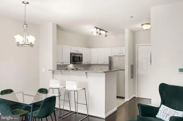 $435,000 | 1625 International Drive, Unit 203, McLean, VA 22102