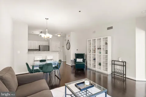 $435,000 | 1625 International Drive, Unit 203, McLean, VA 22102