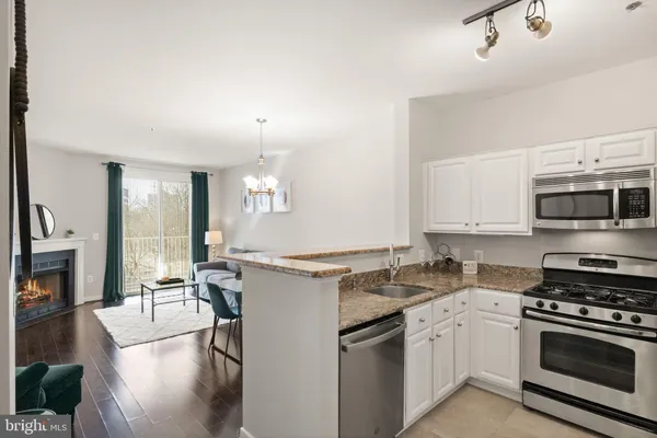 $435,000 | 1625 International Drive, Unit 203, McLean, VA 22102