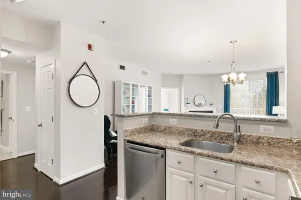 $435,000 | 1625 International Drive, Unit 203, McLean, VA 22102