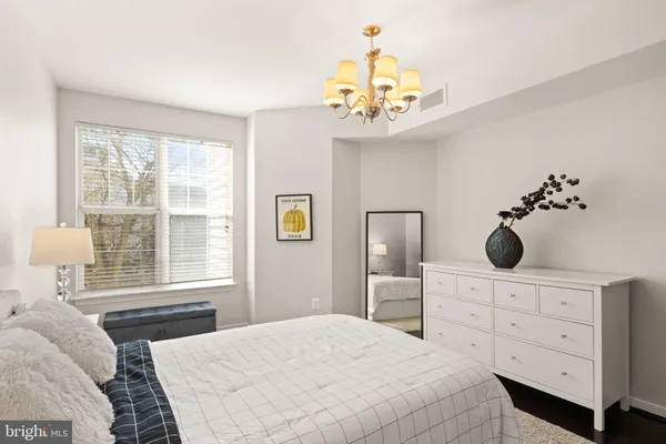 $435,000 | 1625 International Drive, Unit 203, McLean, VA 22102