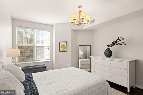$435,000 | 1625 International Drive, Unit 203, McLean, VA 22102