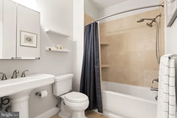 $435,000 | 1625 International Drive, Unit 203, McLean, VA 22102