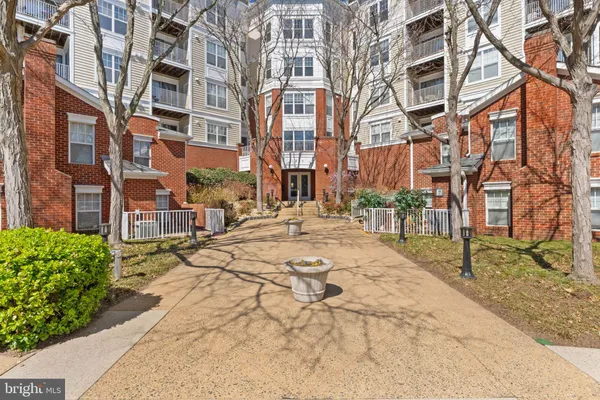 $435,000 | 1625 International Drive, Unit 203, McLean, VA 22102