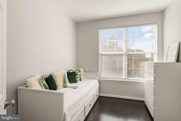 $435,000 | 1625 International Drive, Unit 203, McLean, VA 22102