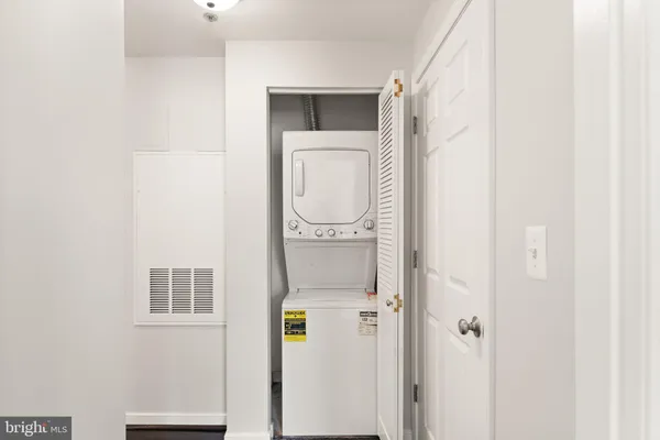 $435,000 | 1625 International Drive, Unit 203, McLean, VA 22102