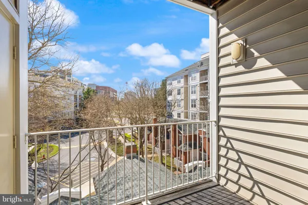 $435,000 | 1625 International Drive, Unit 203, McLean, VA 22102