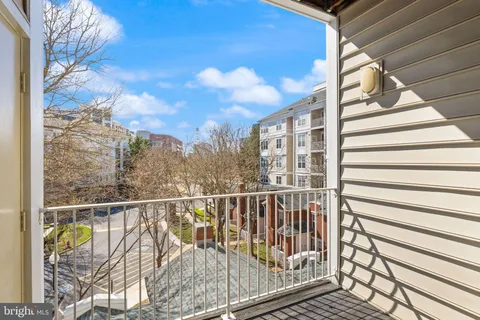 $435,000 | 1625 International Drive, Unit 203, McLean, VA 22102