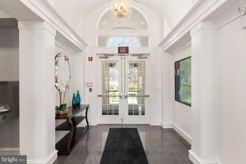 $435,000 | 1625 International Drive, Unit 203, McLean, VA 22102