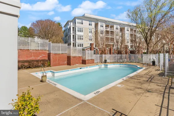 $435,000 | 1625 International Drive, Unit 203, McLean, VA 22102
