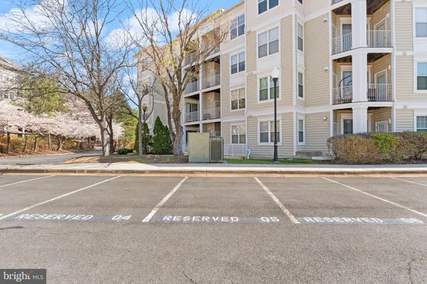 $435,000 | 1625 International Drive, Unit 203, McLean, VA 22102