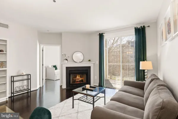 $435,000 | 1625 International Drive, Unit 203, McLean, VA 22102