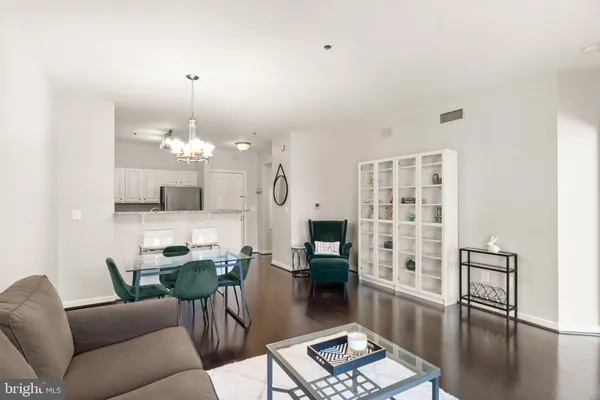 $435,000 | 1625 International Drive, Unit 203, McLean, VA 22102