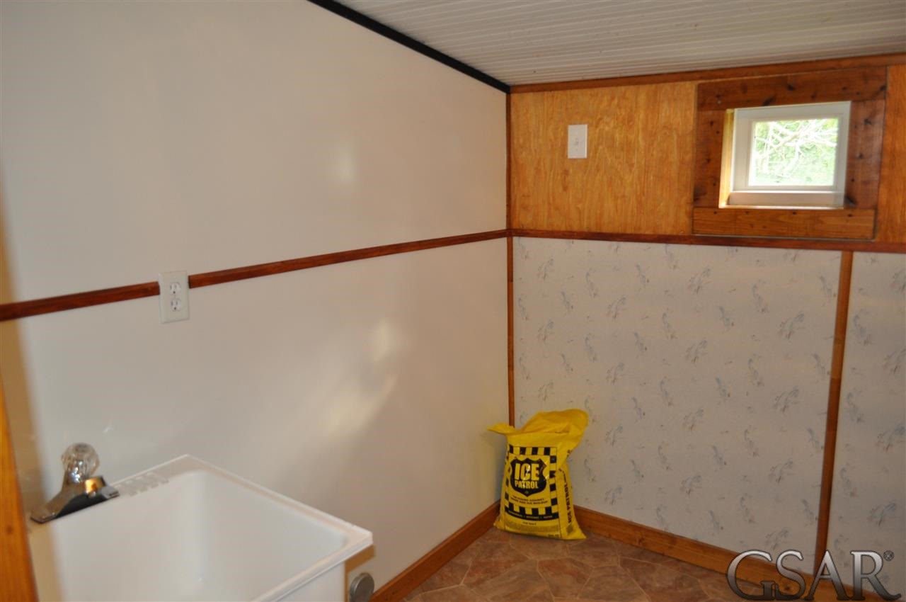 7005 South Vernon Road Durand, MI 48429 - Photo 19 of 29 31217923-18.JPG