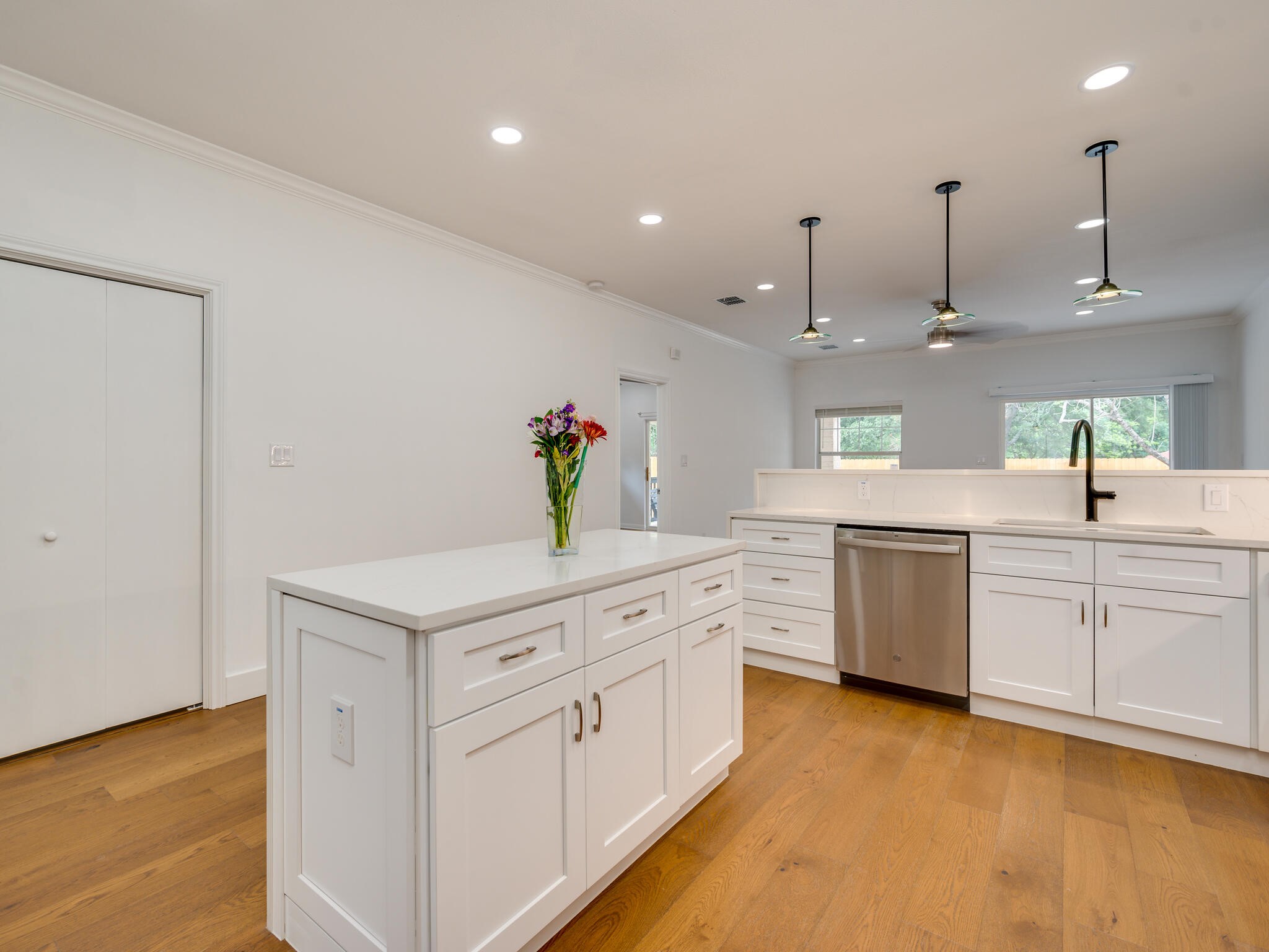 4601 Eilers Avenue Austin, TX 78751 - Photo 5 of 32