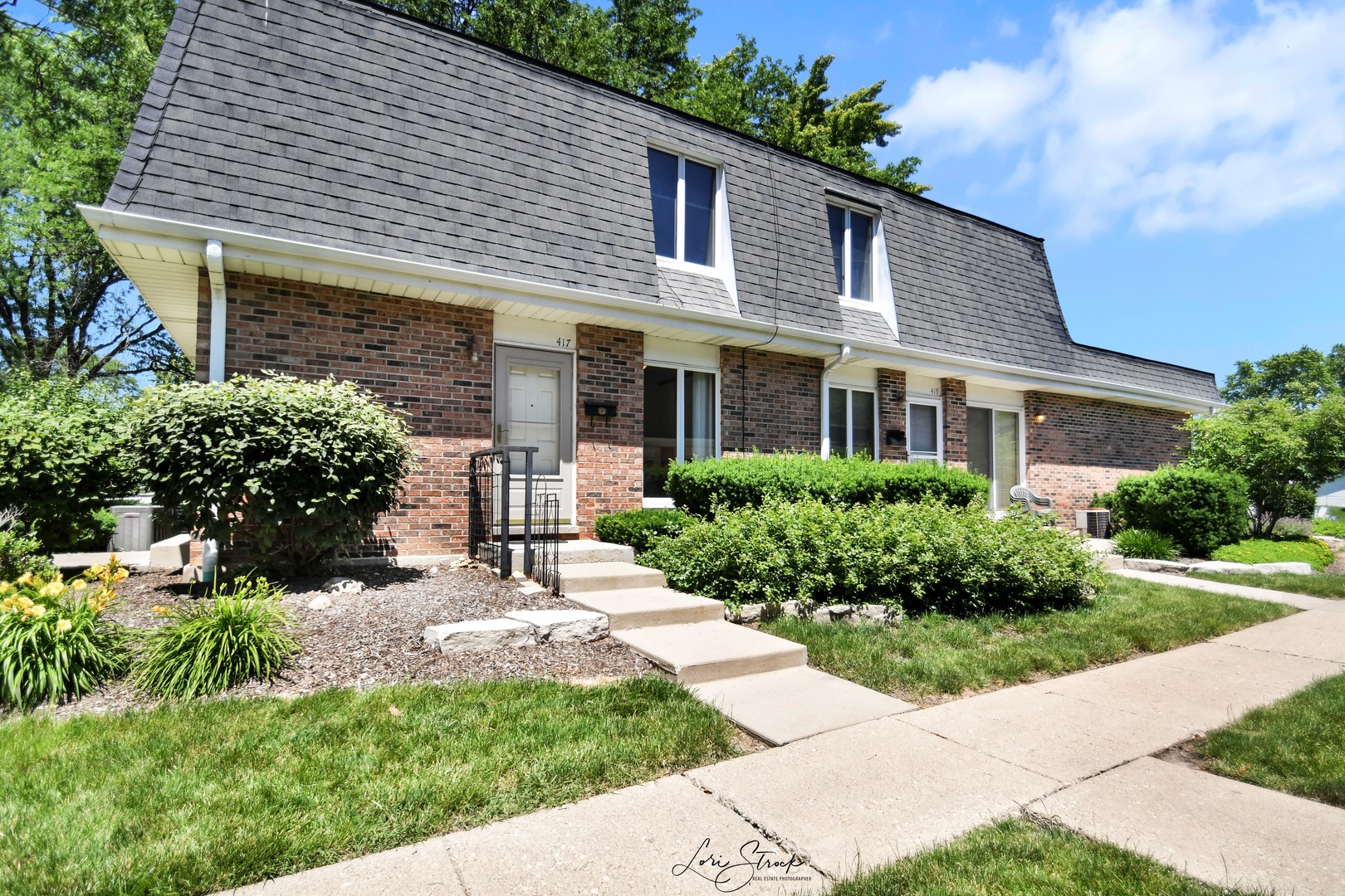 417 Sunnybrook Lane Wheaton, IL 60187 - Photo 1 of 17 a front view of a house with a yard