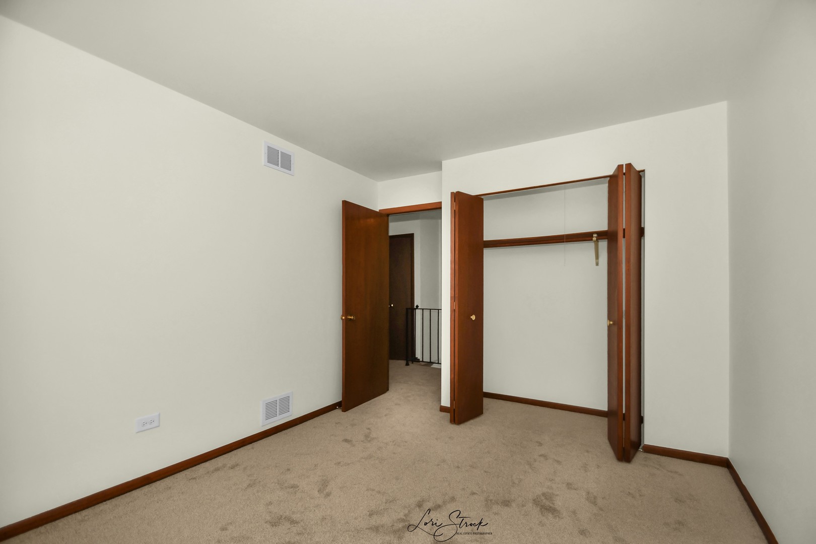 417 Sunnybrook Lane Wheaton, IL 60187 - Photo 12 of 17 a view of an empty room