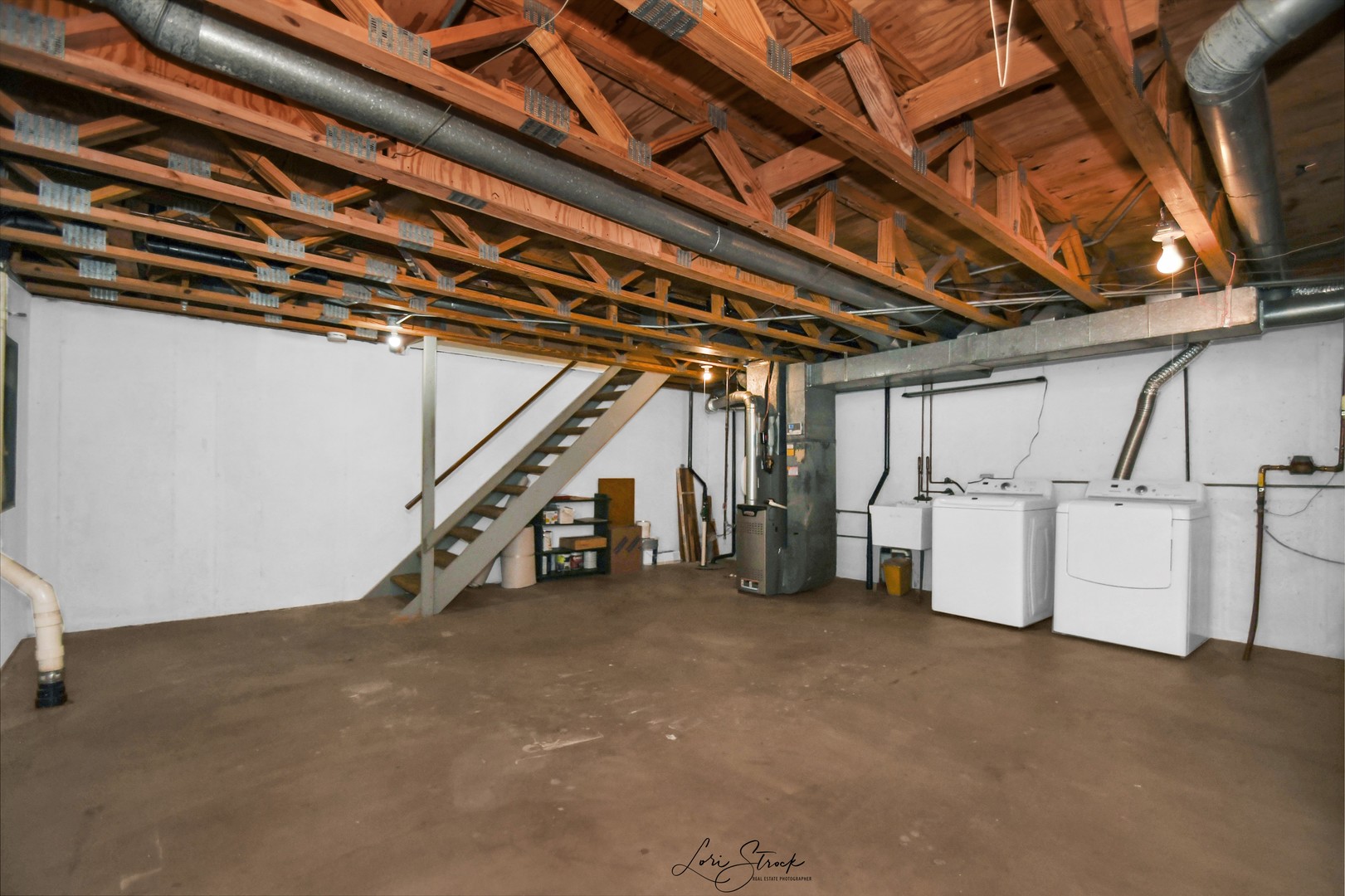 417 Sunnybrook Lane Wheaton, IL 60187 - Photo 17 of 17 a view of an empty room with white walls