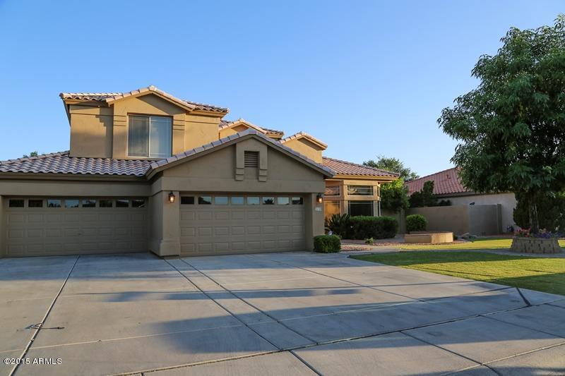 2159 East Victor Road Gilbert, AZ 85296 - Photo 2 of 47 Front of house 2