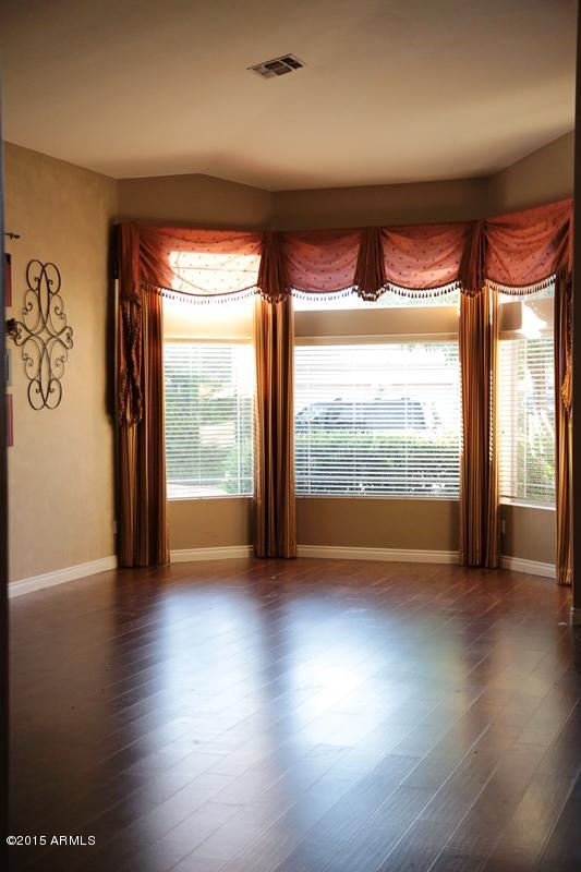 2159 East Victor Road Gilbert, AZ 85296 - Photo 9 of 47 living room