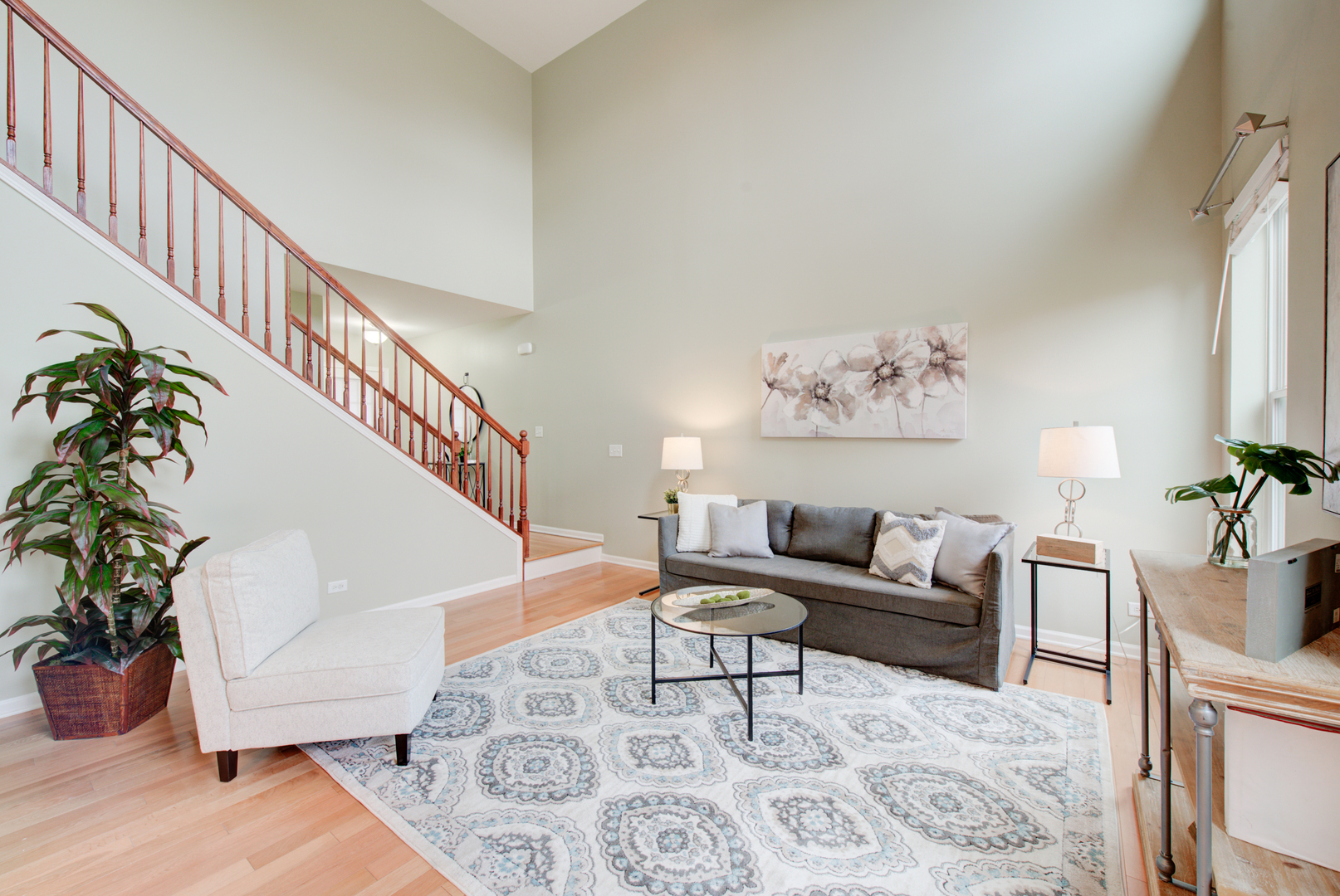 988 Oak Ridge Boulevard Elgin, IL 60120 - Photo 4 of 34 a living room with furniture and wooden floor