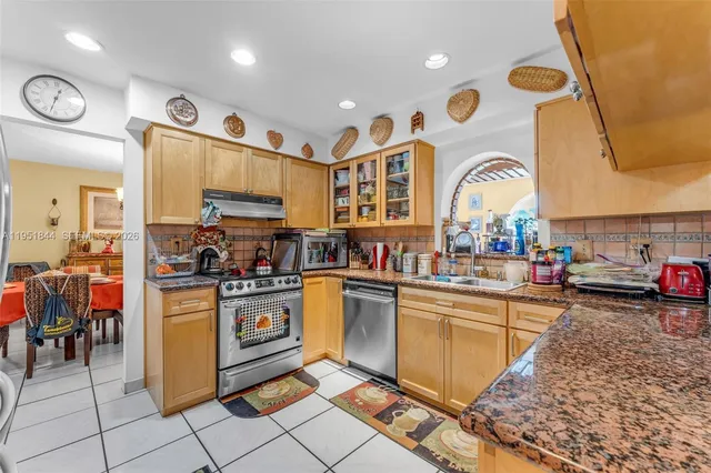 $949,500 | 1232 Southwest 132nd Court, Miami, FL 33184